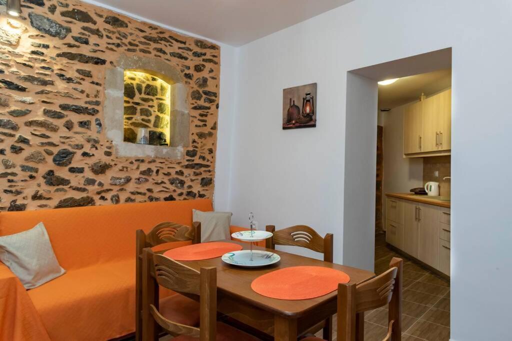 Paraspori Traditional Home With View מראה חיצוני תמונה