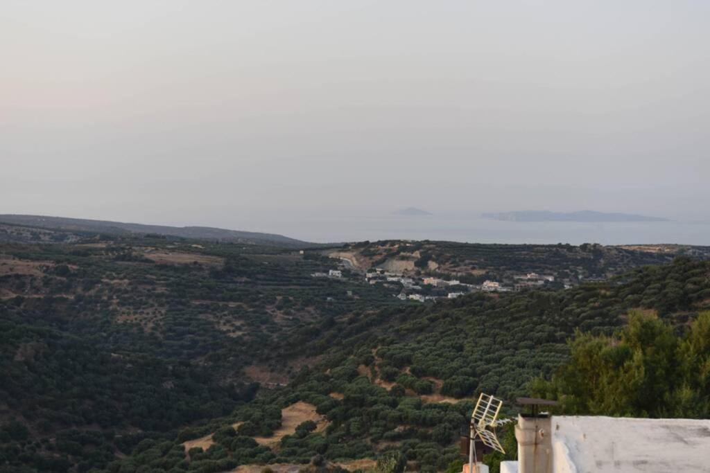 Paraspori Traditional Home With View מראה חיצוני תמונה