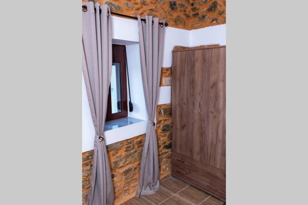 Paraspori Traditional Home With View מראה חיצוני תמונה