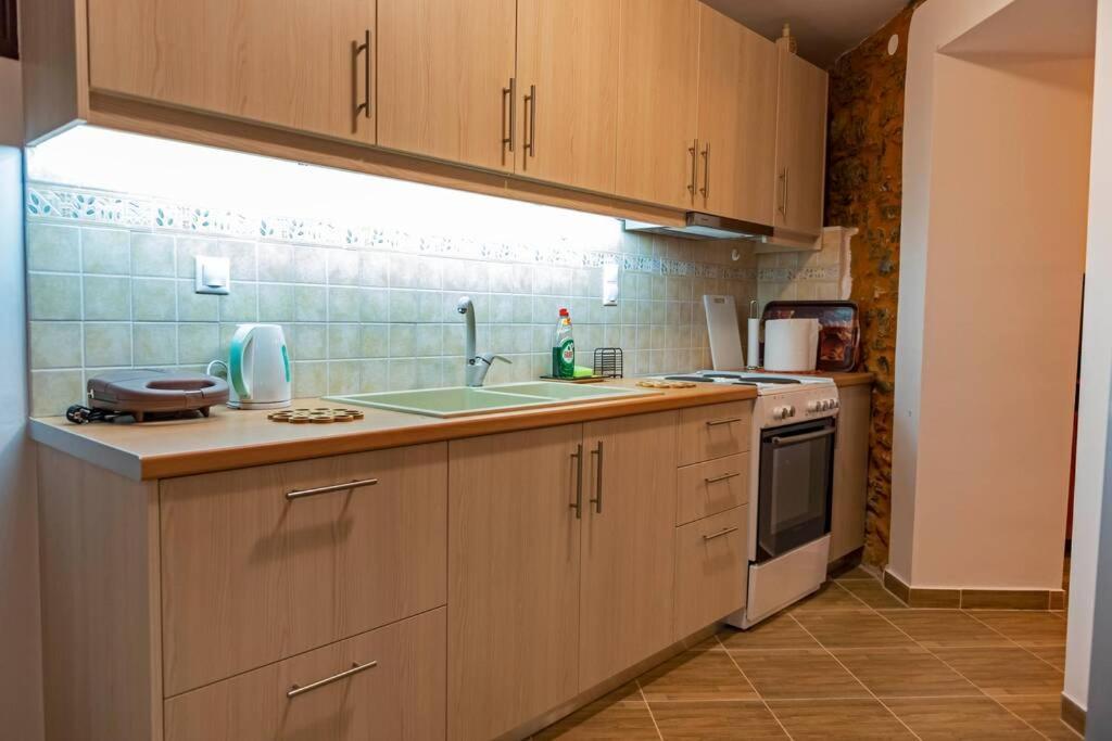 Paraspori Traditional Home With View מראה חיצוני תמונה