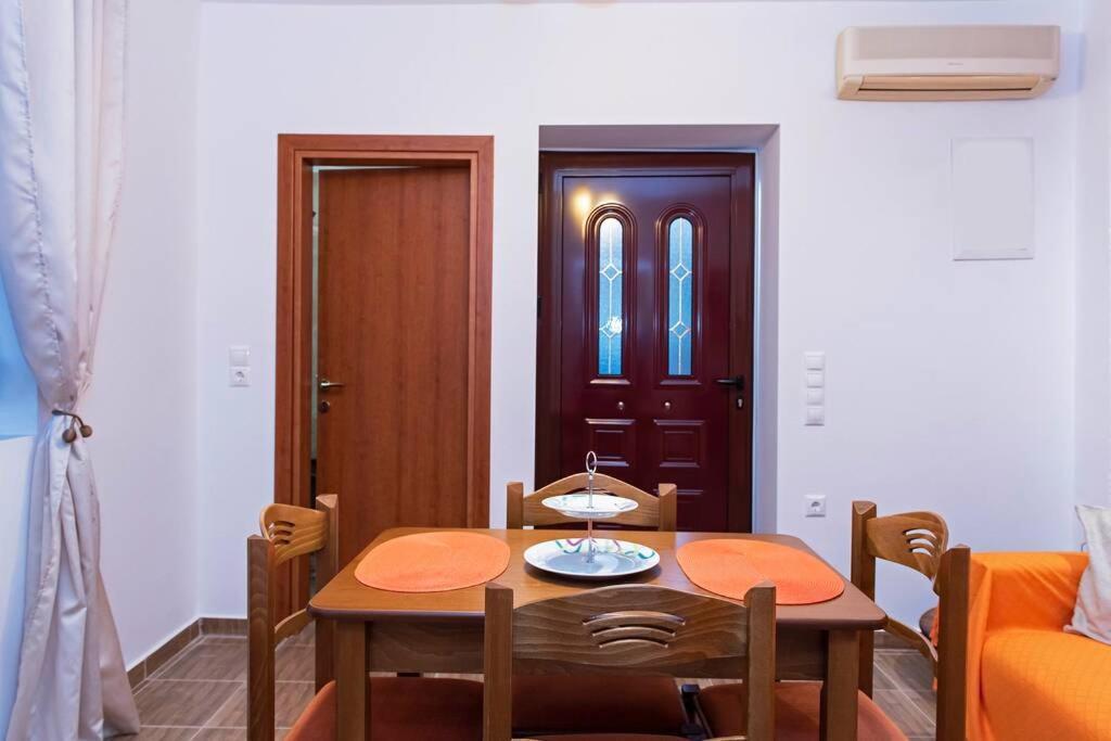 Paraspori Traditional Home With View מראה חיצוני תמונה