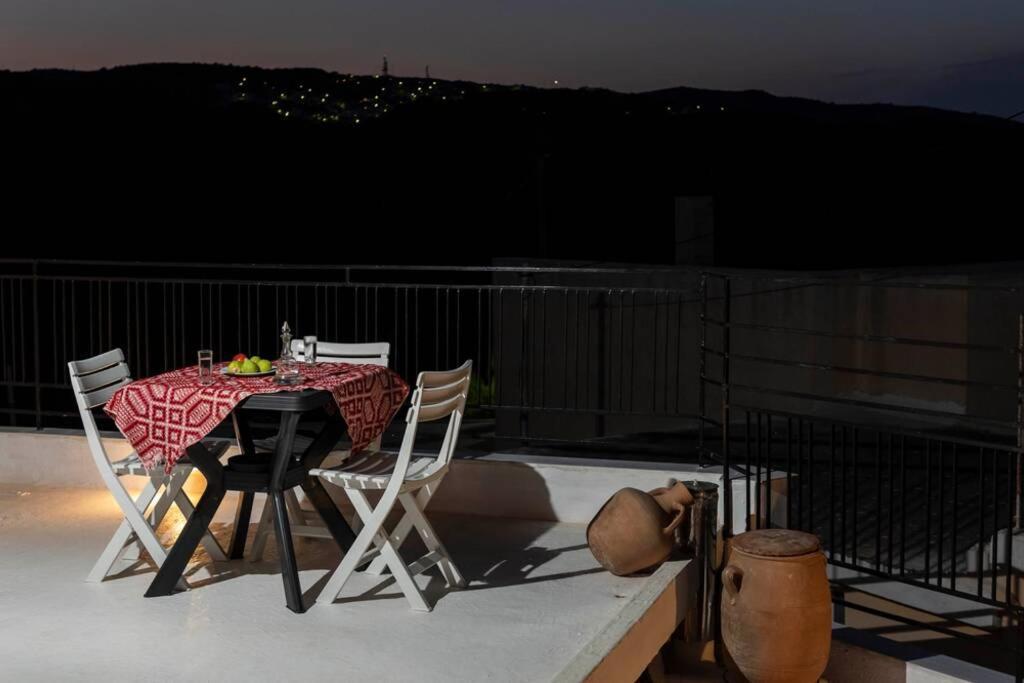 Paraspori Traditional Home With View מראה חיצוני תמונה