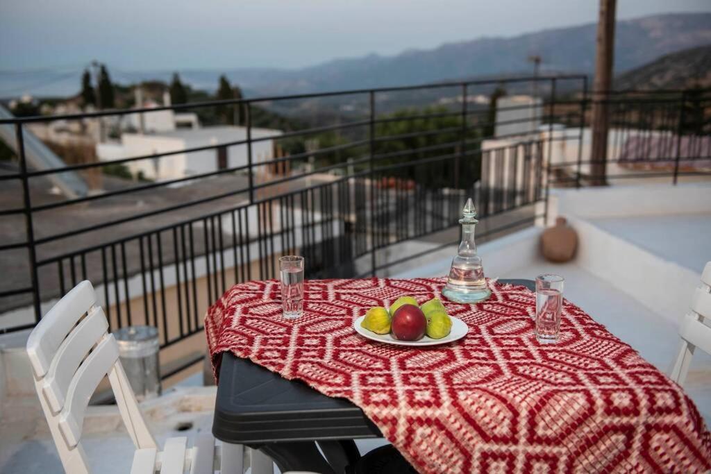 Paraspori Traditional Home With View מראה חיצוני תמונה