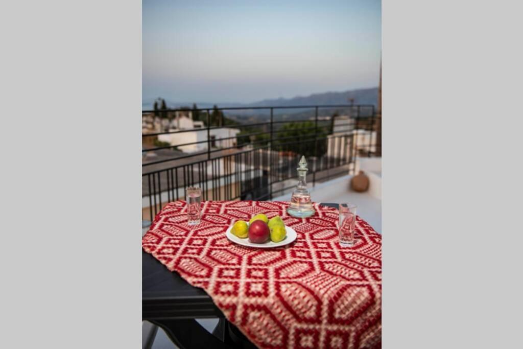 Paraspori Traditional Home With View מראה חיצוני תמונה