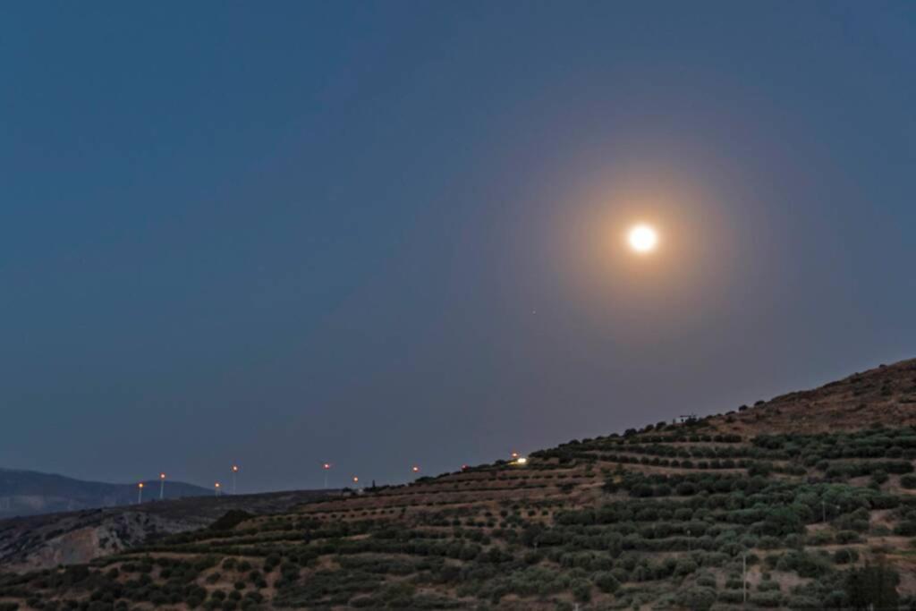 Paraspori Traditional Home With View מראה חיצוני תמונה
